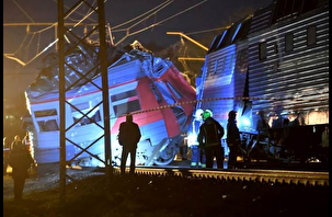 Rusya'da köprü çöktü, tren raydan çıktı