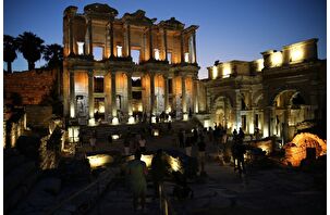 Efes Antik Kenti gece ziyaretlerine açıldı