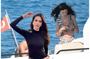 Ceylan Çapa, arkadaşlarıyla Bodrum koylarında