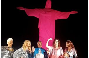 Rio de Janeiro'da defile gecesi yaşandı