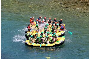 Adrenalin tutkunları Köprüçay'da rafting heyecanı yaşıyor