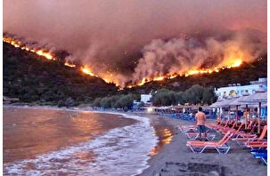 Sakız Adası'nda alevler plajlara dayandı