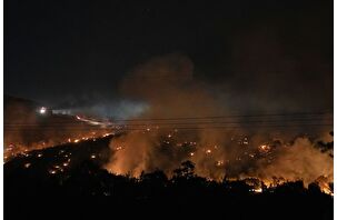 Aliağa'da başlayıp Foça'ya sıçrayan yangın sürüyor