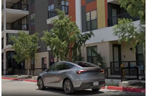 Tesla dünyanın ilk otonom araç teslimini yaptı; müşterisine kendi kendine gitti