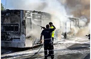 Bakırköy'de seyir halindeki metrobüste yangın çıktı