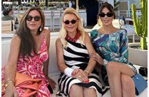 Demet Sabancı ve kızı tatilde