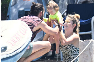 Burcu Biricik kızı Luna'yla ilk yaz tatilinde
