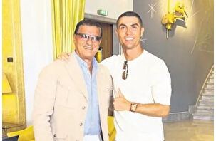Ronaldo 1,5 milyon dolarlık saatini taktı
