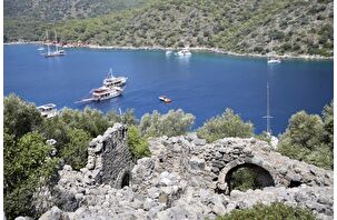Fethiye'deki tarihi Gemiler Adası, mavi tur yapanların uğrak noktası