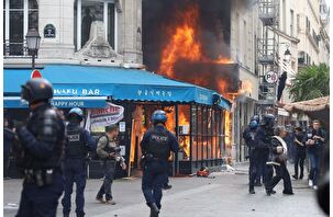 Macron karşıtı gösterilere polisten sert müdahale