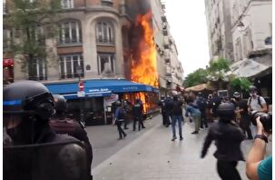 Macron karşıtı gösterilere polisten sert müdahale