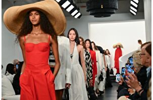 Ralph Lauren ilkbahar 2026 koleksiyonunu Madison Avenue'de tanıttı
