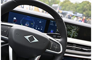 Elektrikliler akaryakıtlı araçları satışta solladı