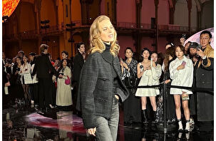 52 yaşındaki Eva Herzigova son haliyle podyumda