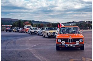 Klasik otomobiller Cumhuriyet Rallisi'nde yarıştı