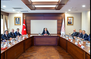 Ekonomi kurmayları krediler ve kredi kartlarını görüştü