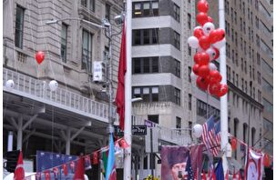 New York'taki en önemli finans merkezi Wall Street'te Türk bayrağı göndere çekildi
