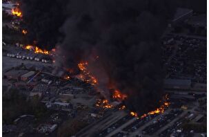ABD'de UPS'ye ait kargo uçağı düştü