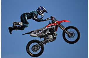 İtalya'da EICMA 2025 kapsamında serbest stil motokros gösterileri yapıldı