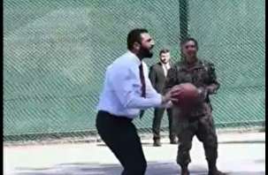 Şara, ABD'li komutanlarla Şam'da basket oynadı