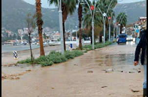 İzmir'de sağanak ve sel manzaralar