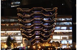 New York’ta ikonik yapı Vessel aydınlatıldı