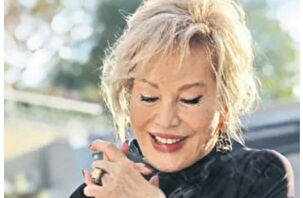 Emel Sayın'a 80'inci yaş kutlaması