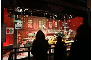 Paris sokaklarında yeni yıl hazırlığı