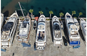 Megayatlar bakım için Marmaris'te karaya alındı