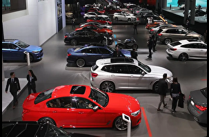 Ultra lüks otomobilde iki marka gaza bastı