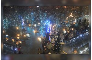 Avrupa'daki en yüksek bina Varso Tower’da Noel pazarı kuruldu