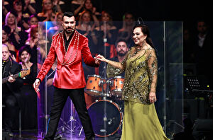 Türkan Şoray İyilik Korosu ile sahnede