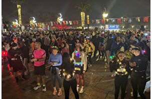 İzmir'de 6,5 kilometrelik parkur ile en uzun gece koşusu düzenlendi