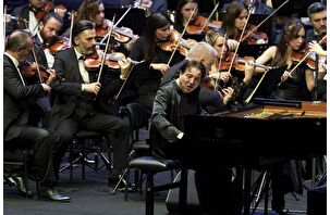 Fazıl Say, 'Mother Earth' ve 'Mozart ve Mevlana' eserlerinin Türkiye prömiyerini yaptı