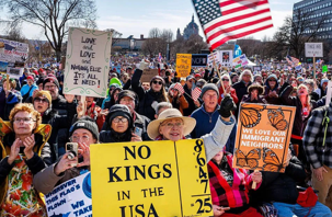 ABD'liler 'Kral Yok' diye sokaklara döküldü