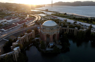 San Francisco'da zamana direnen Palace of Fine Arts