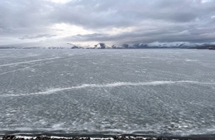 Çıldır Gölü'nde buzlar erimeye başladı