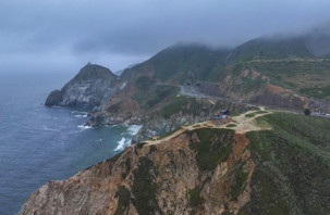 California’daki Devil’s Slide Trail'de Pasifik Okyanusu manzarası