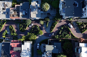 San Francisco’nun ikonik sekiz virajlı Lombard Caddesi