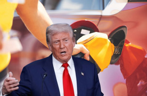 Trump: Akaryakıt vergisini askıya alabilirim