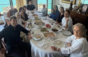 Kaya Çilingiroğlu eski eşleriyle bir sofrada