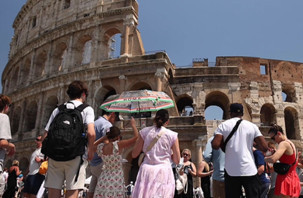 Roma’da turistler ve kent sakinlerine sıcak hava sürprizi