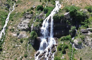 Kaş'ta karlar eridi, yaylalar yeşile büründü