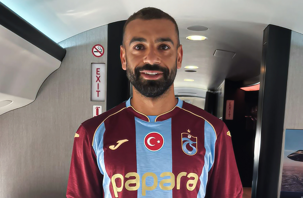 Salah uçağa bindi, formayı giydi