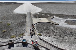 Ölüm Vadisi'nde 56,7 derecelik kavurucu sıcağa rağmen turist akını