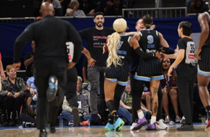 FETÖ'cü Enes Kanter kadınlar maçını karıştırdı