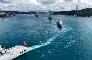 Donanmadan Boğaz'da 30 Ağustos geçişi