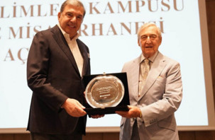 Rahmi Koç'tan Sinan Dereli'ye teşekkür plaketi