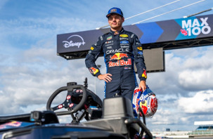 Verstappen, 14 turda 100 amatör karting sürücüsünü geride bıraktı