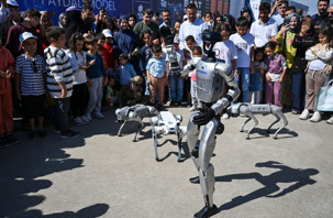 TEKNOFEST'te robotların gösterisine büyük ilgi